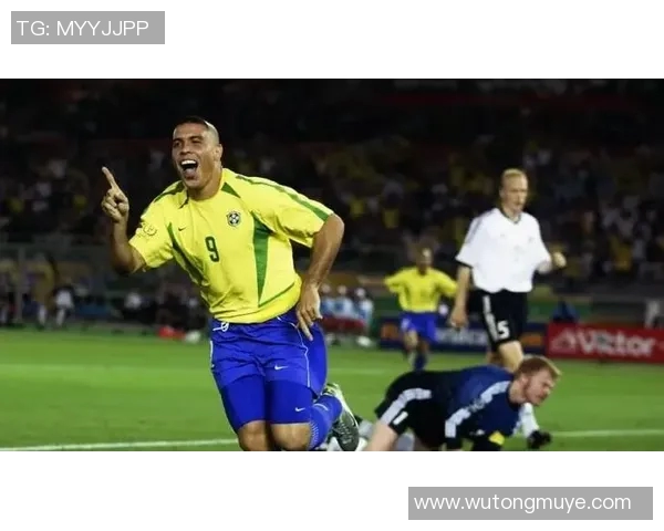 我心中的足球明星是谁他在场上的表现让我难以忘怀